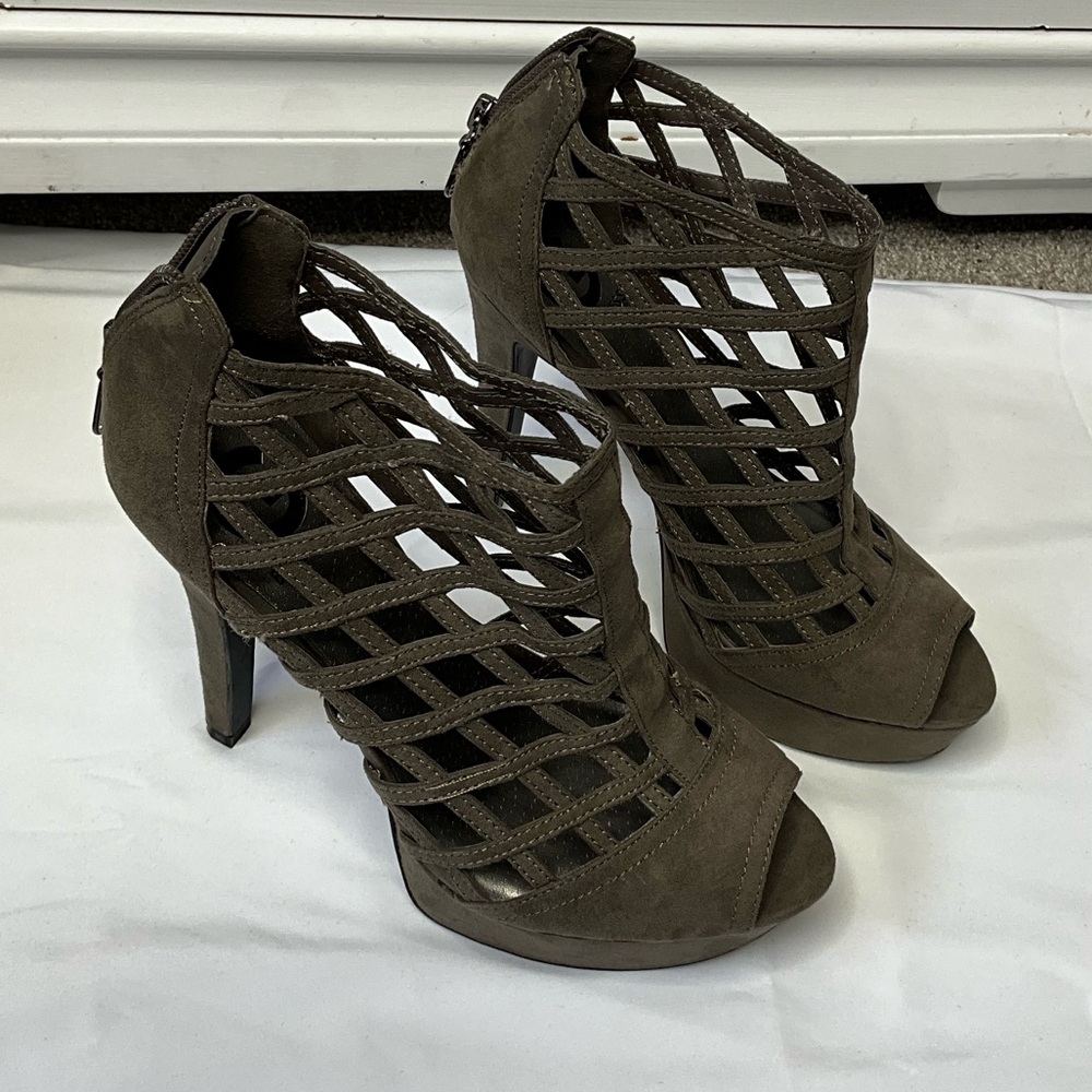 G BY GUESS STILETTOS